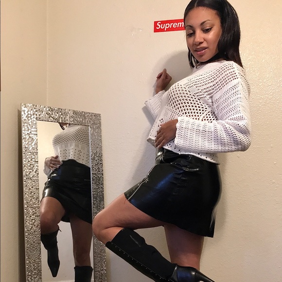 White Knit Crochet 🧶 Crop Top Size Medium. - Picture 6 of 6